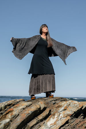 angelrox® shawl airy elegance in mineral styled with black flare + mineral flirt