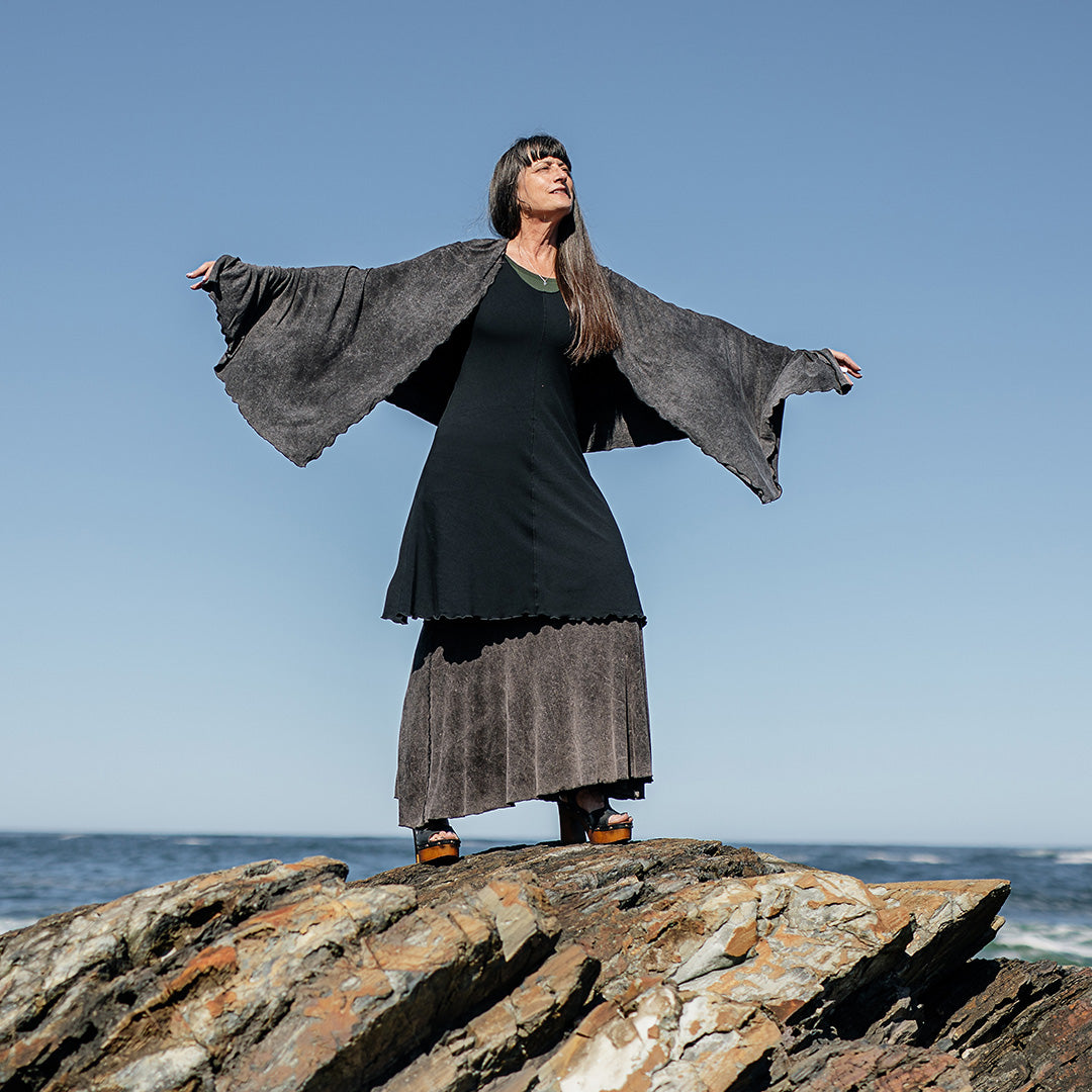 angelrox® shawl airy elegance in mineral paired with black flare + mineral flirt