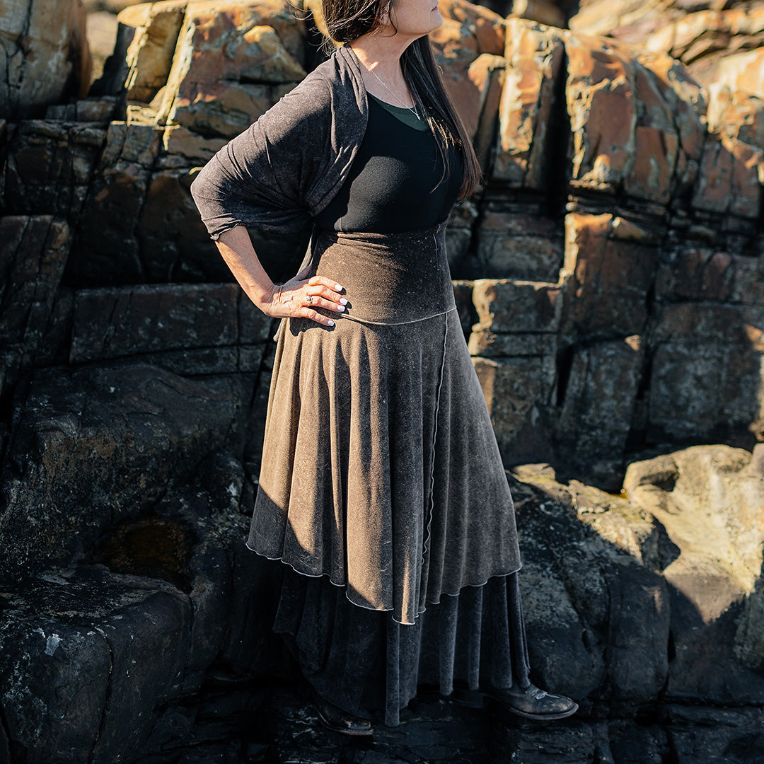 angelrox® shawl airy elegance in mineral paired with mineral flirt + black flare