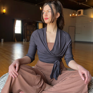 suger® rappa jacket in carbon paired with cedar pinup