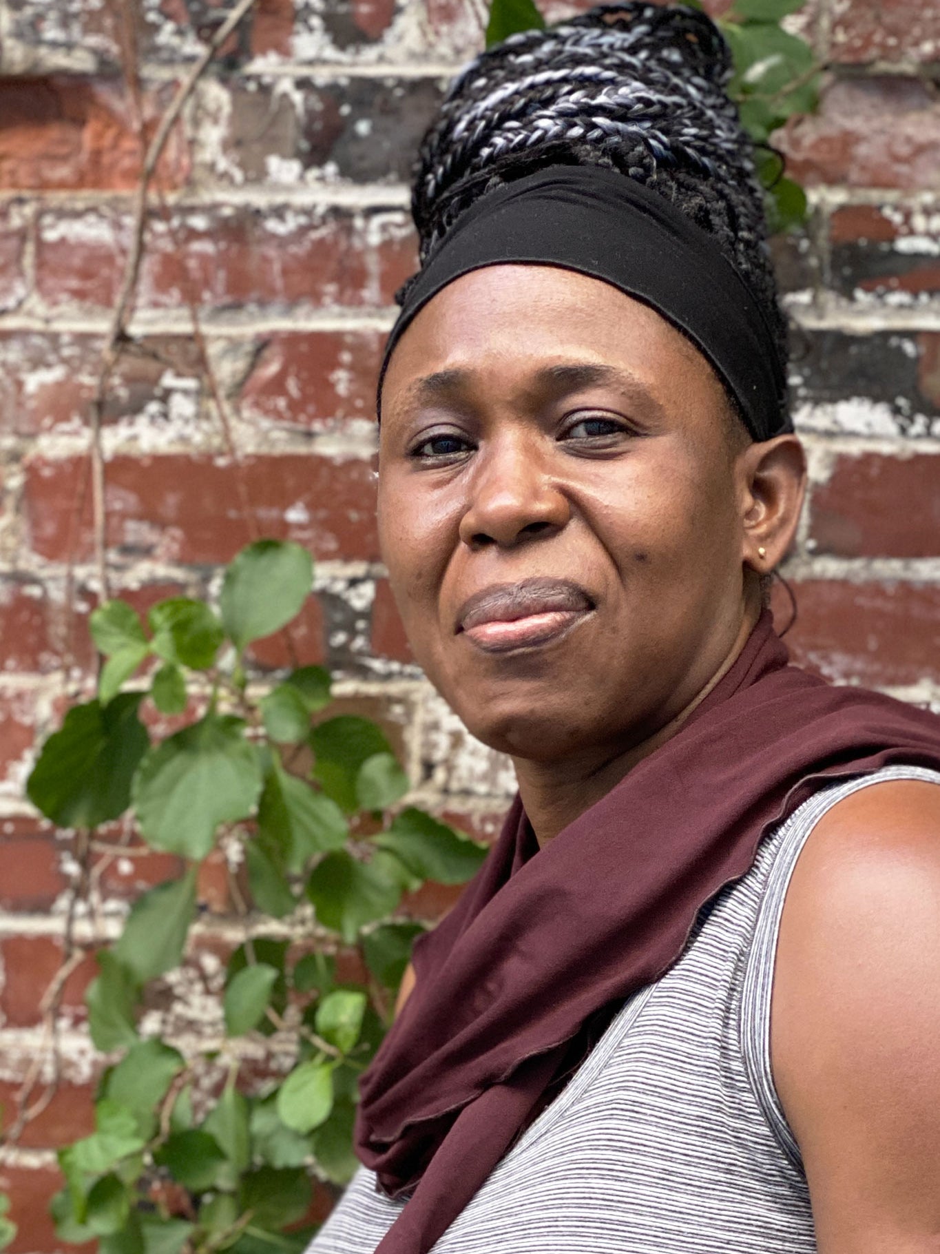 black band frames Toto's face beautifully