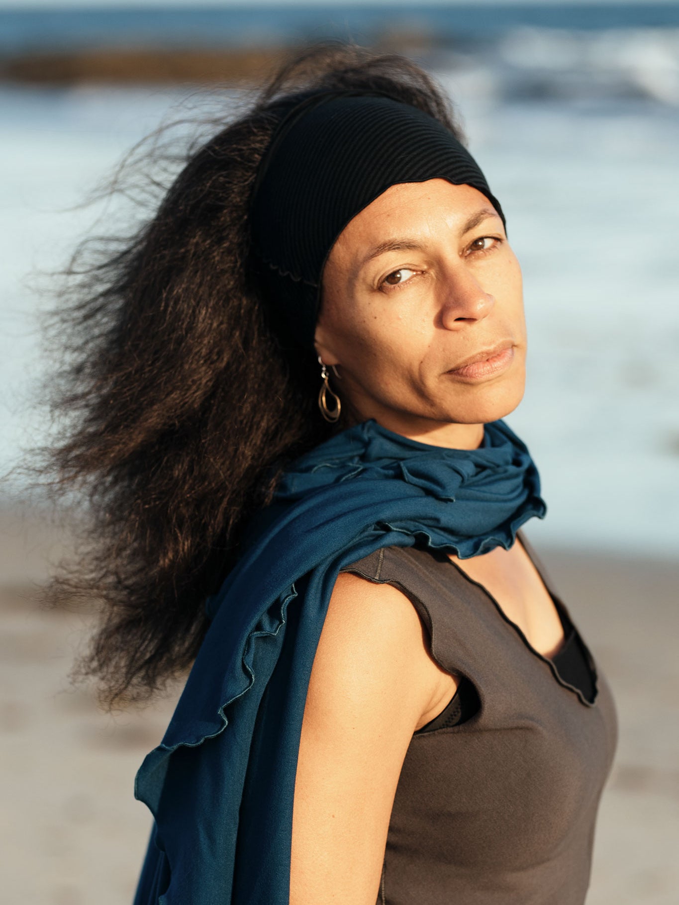 subtle black stripe head band with lake flirt 