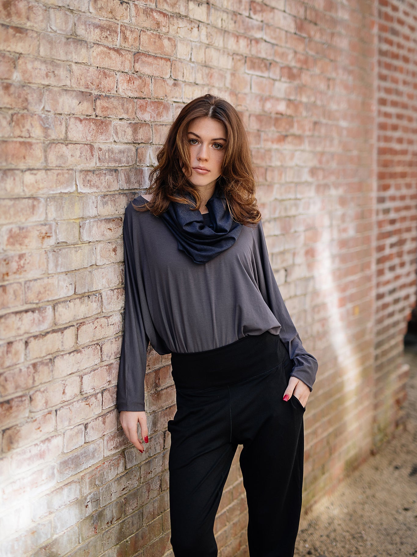 jogger in black with pop top in carbon and hourglass in midnight around neck