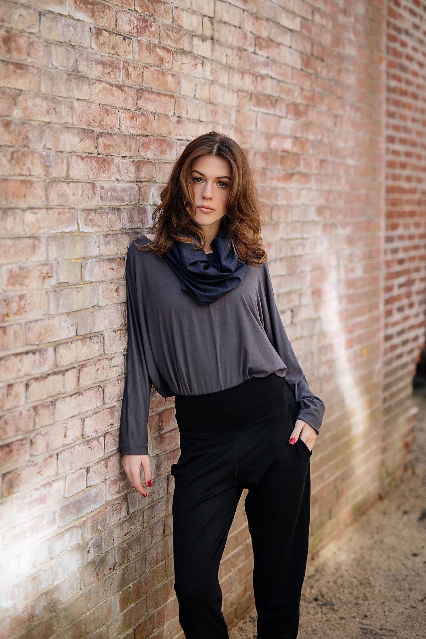 jogger in black with pop top in carbon and hourglass in midnight around neck