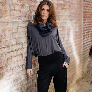 jogger in black with pop top in carbon and hourglass in midnight around neck