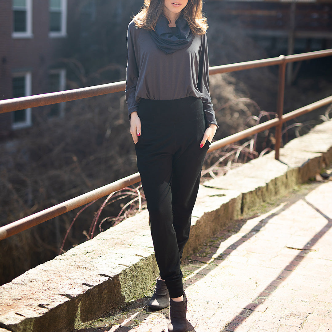 jogger in black with pop top in carbon and hourglass in midnight around neck
