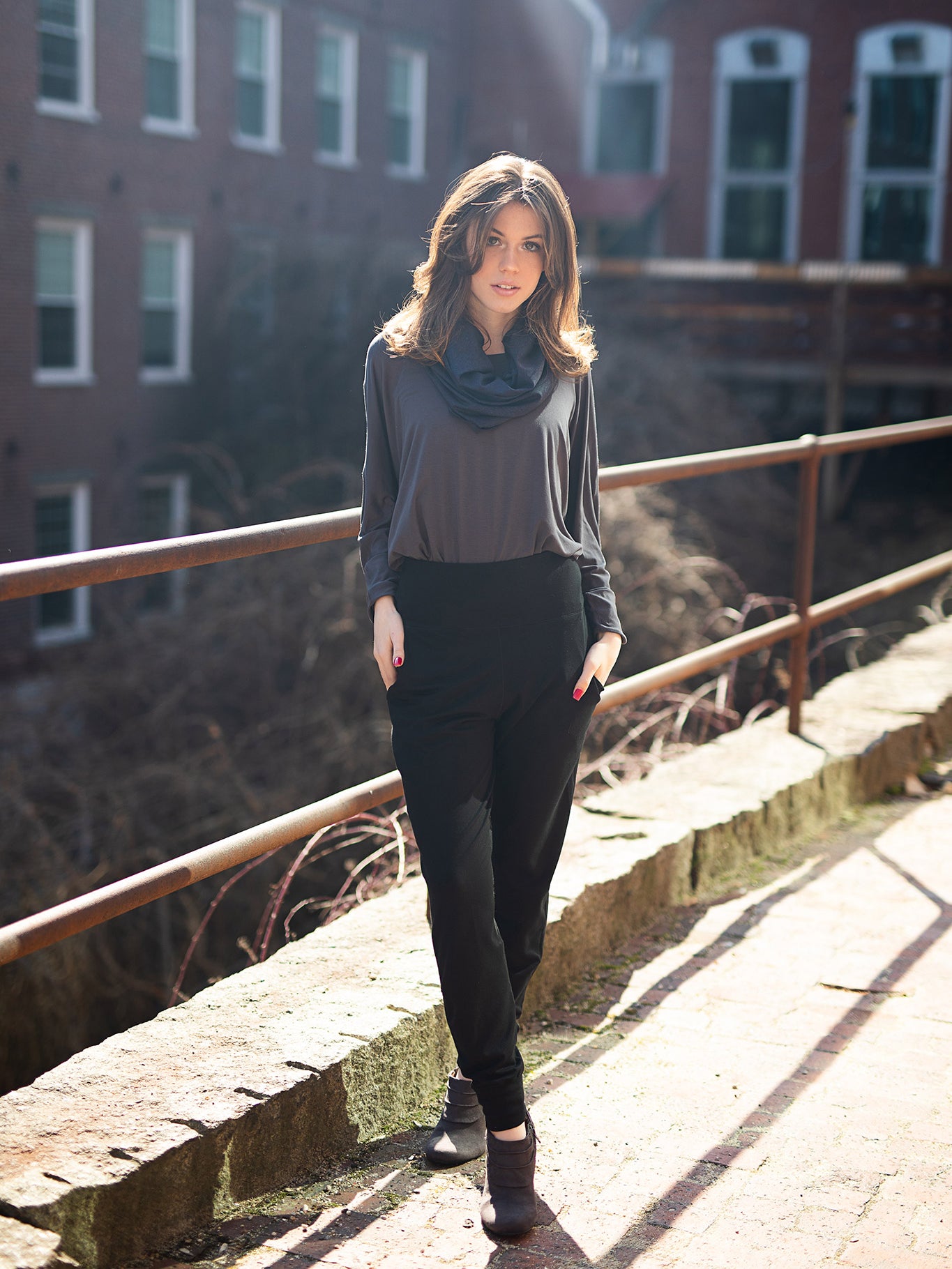 jogger in black with pop top in carbon and hourglass in midnight around neck