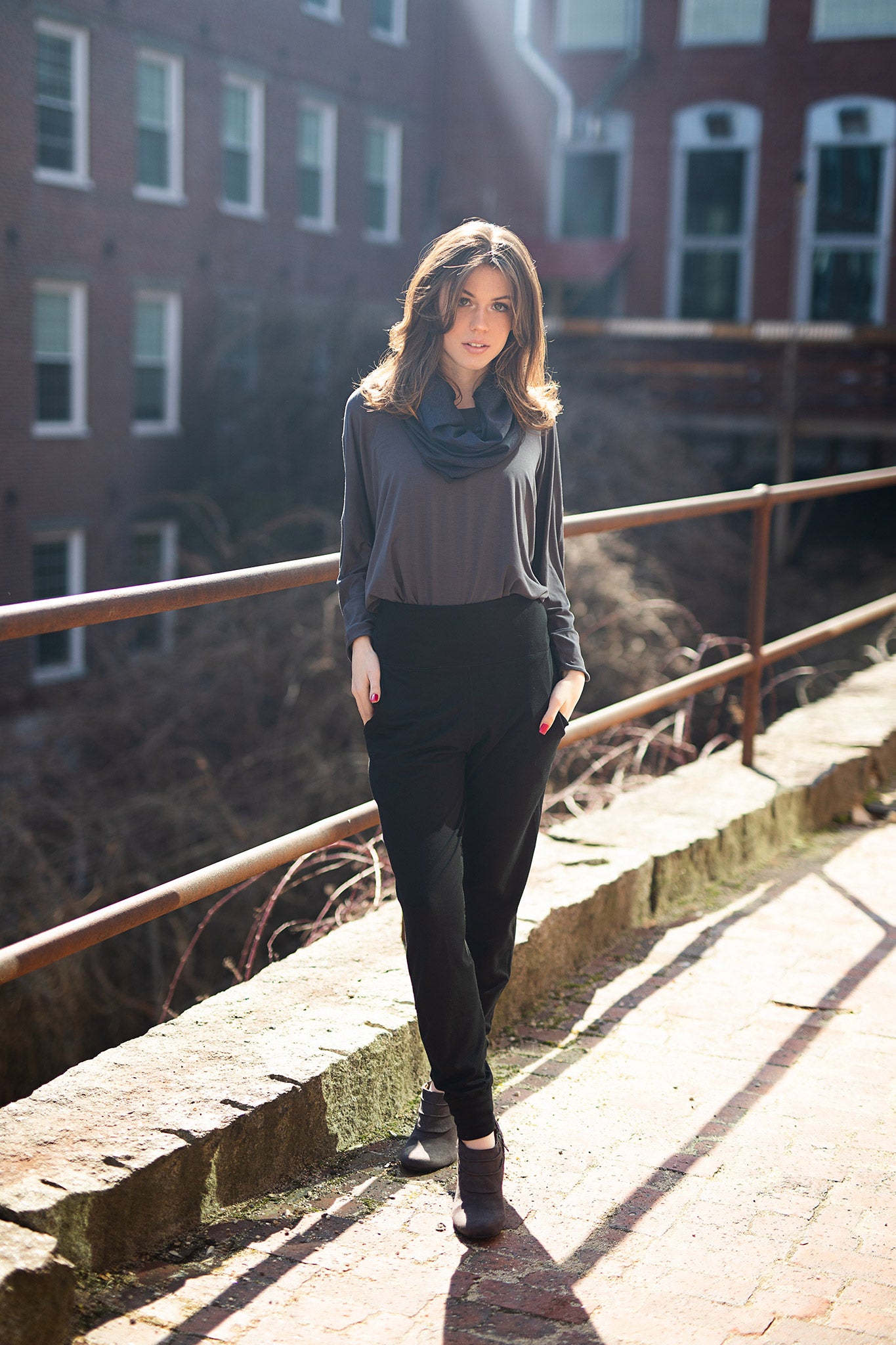 jogger in black with pop top in carbon and hourglass in midnight around neck