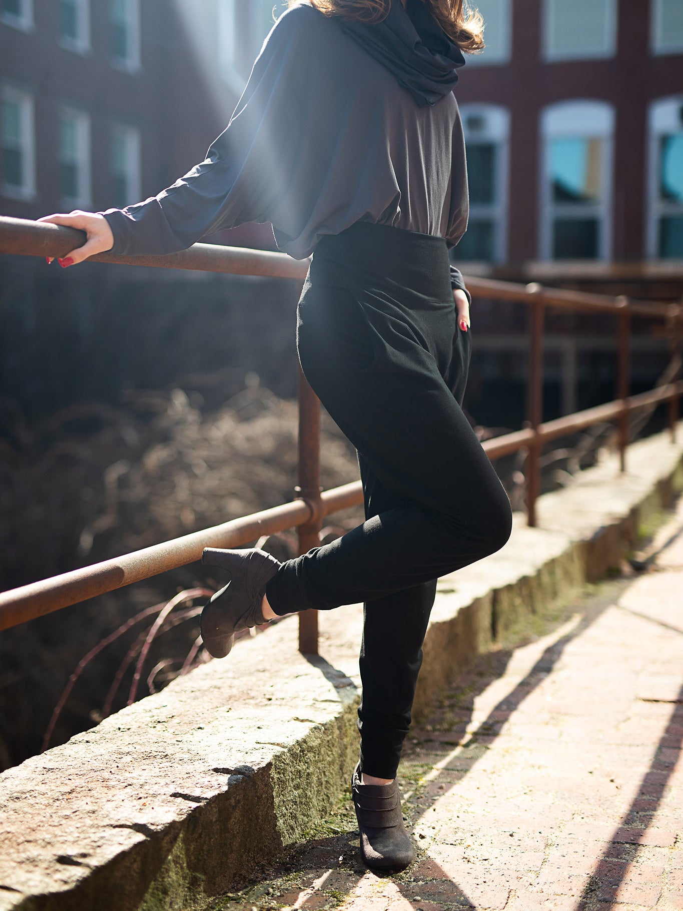 jogger in black with pop top in carbon and hourglass in midnight around neck