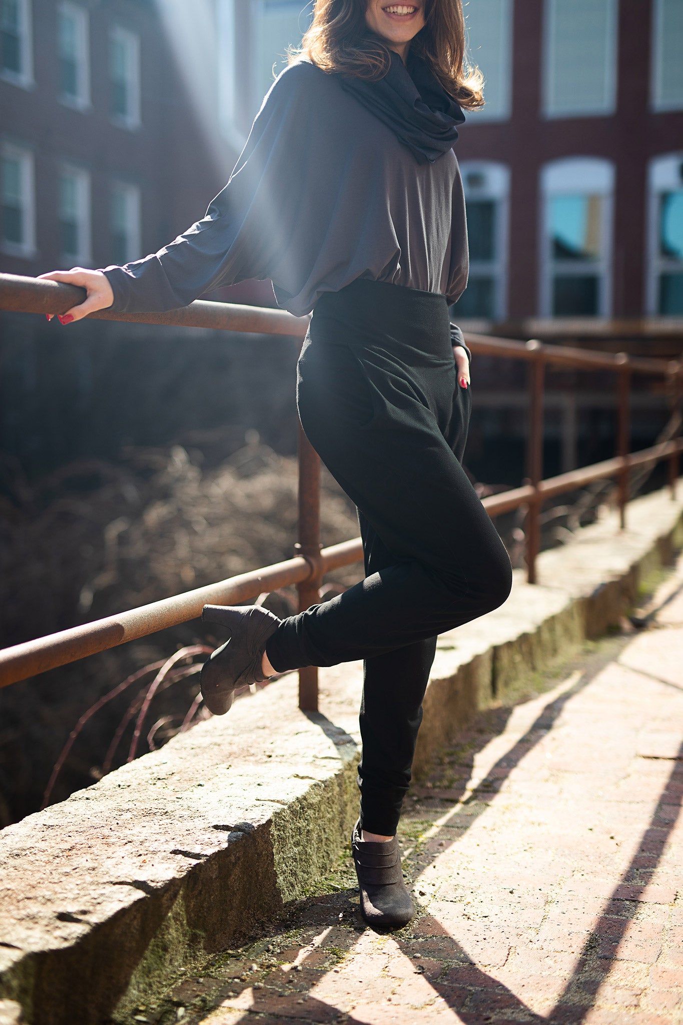 jogger in black with pop top in carbon and hourglass in midnight around neck