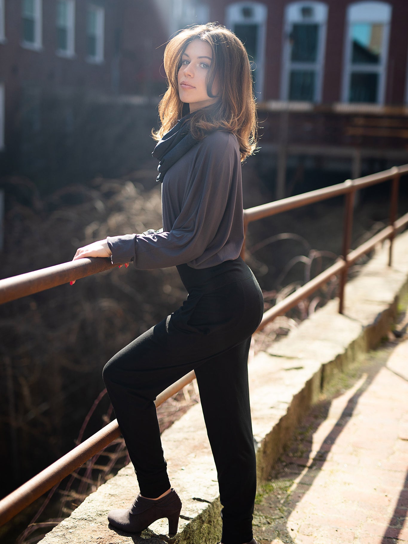 jogger in black with pop top in carbon and hourglass in midnight around neck