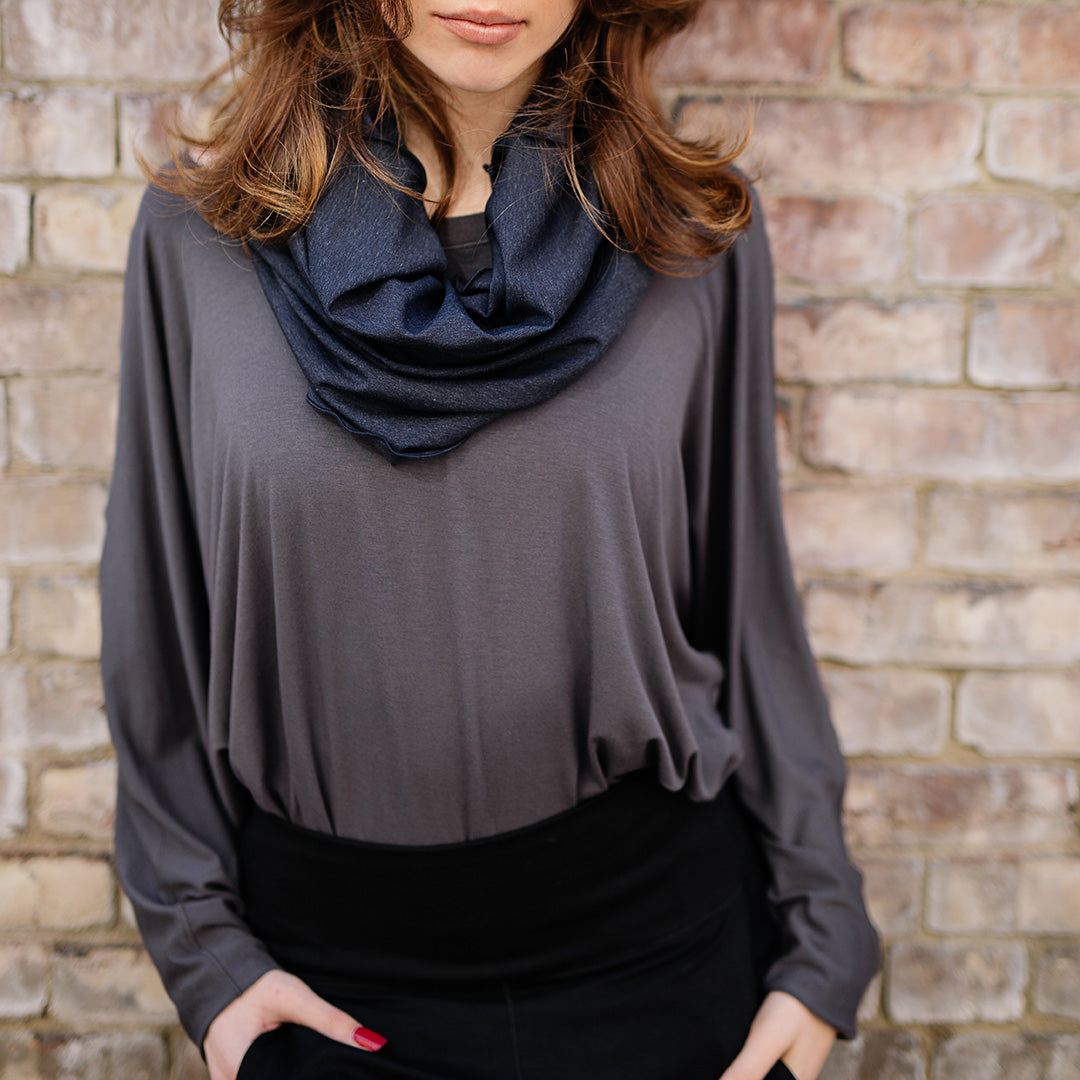 hourglass in midnight worn around the neck paired with pop top in carbon and jogger in black