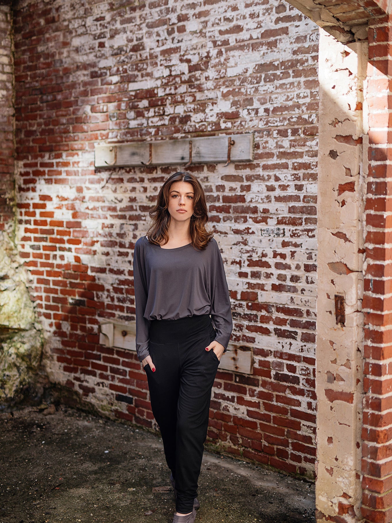 jogger in black with pop top in carbon tucked into waistband