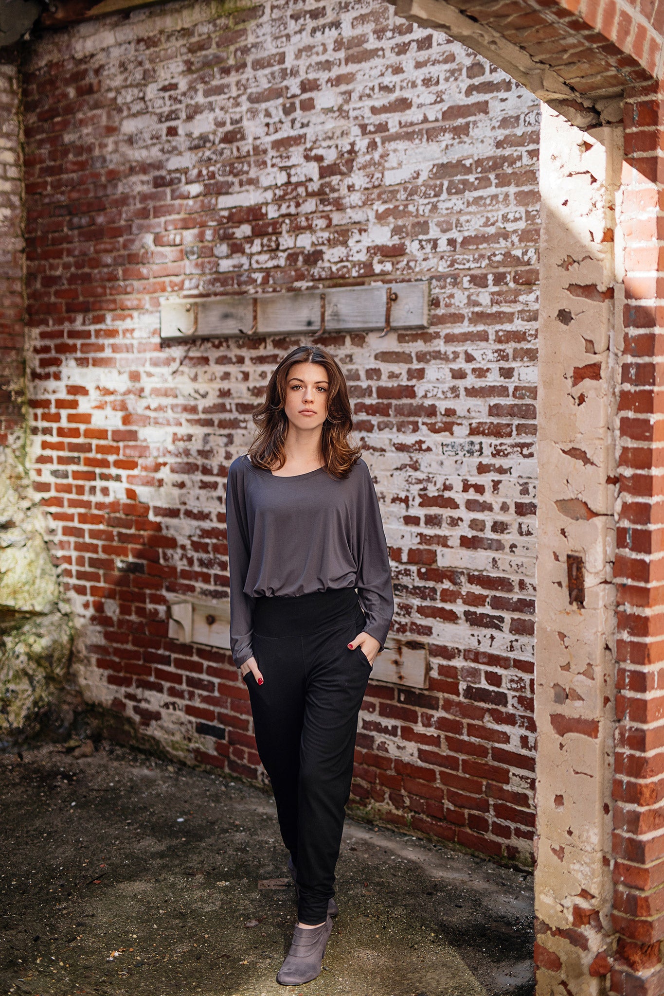jogger in black with pop top in carbon tucked into waistband