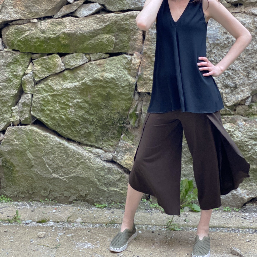 petal pant in peat + daisy top in black