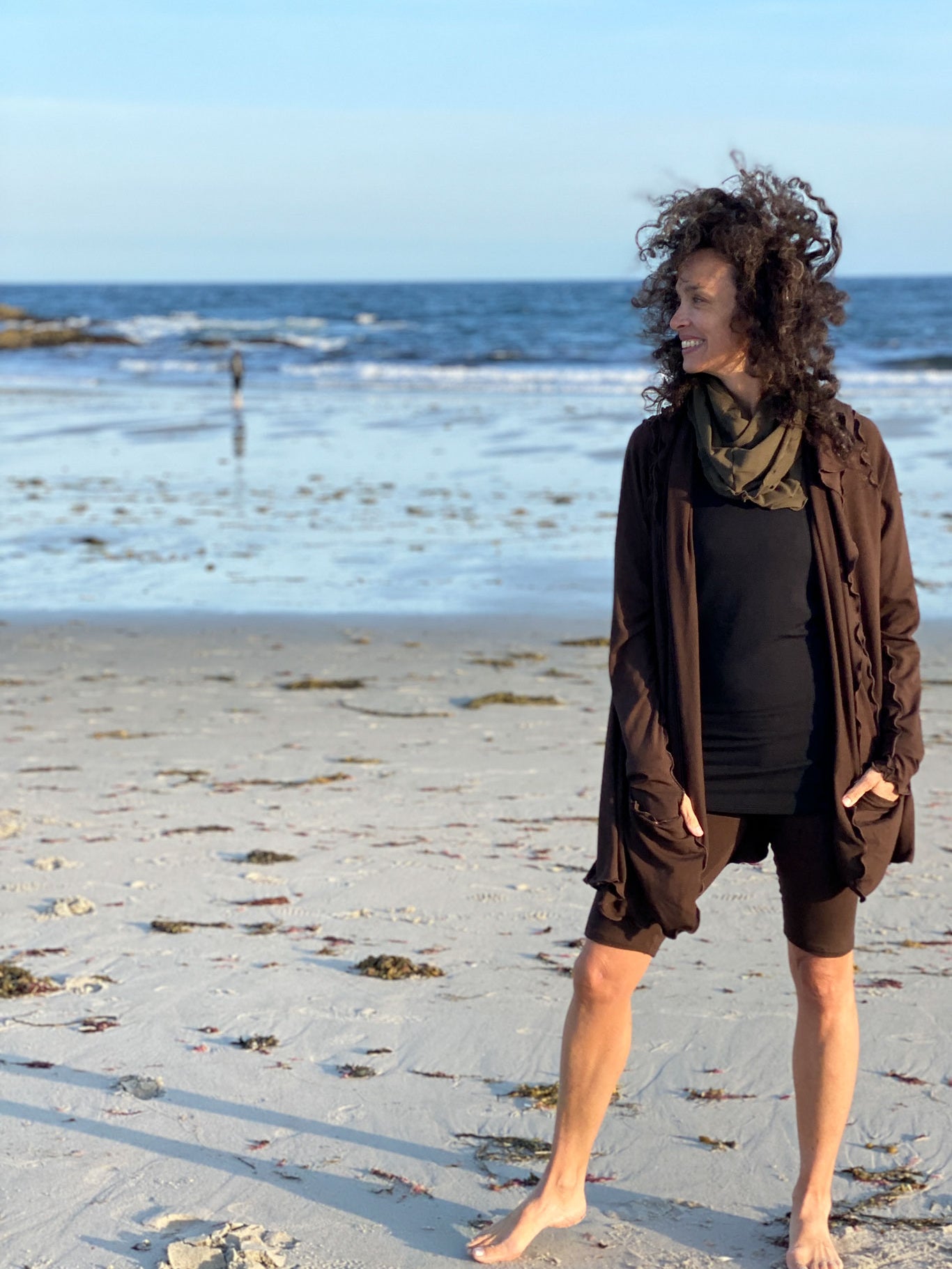 hiker convertible short in peat with peat cardi