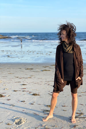 hiker convertible short in peat with peat cardi