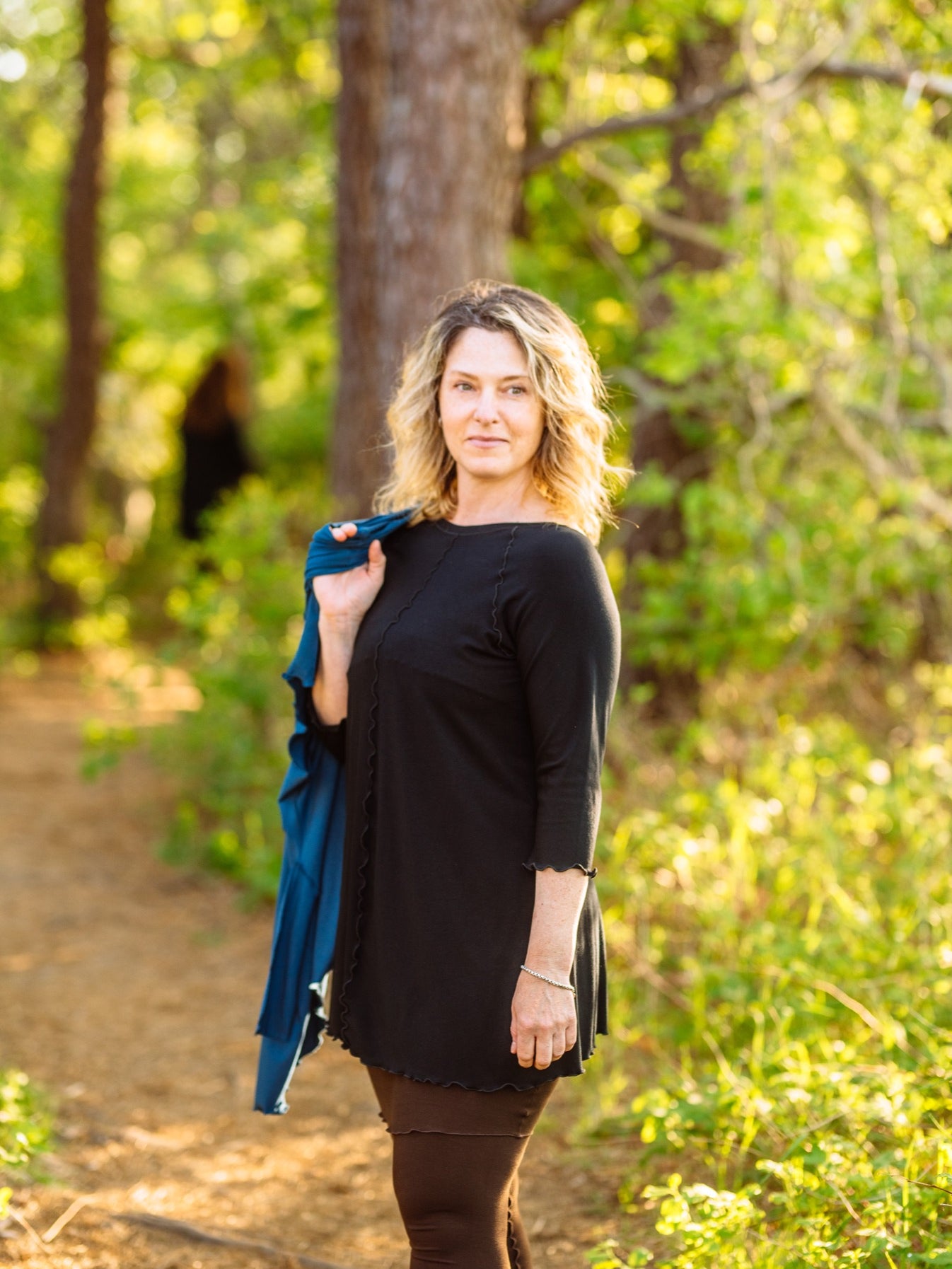 angelrox swing top in black