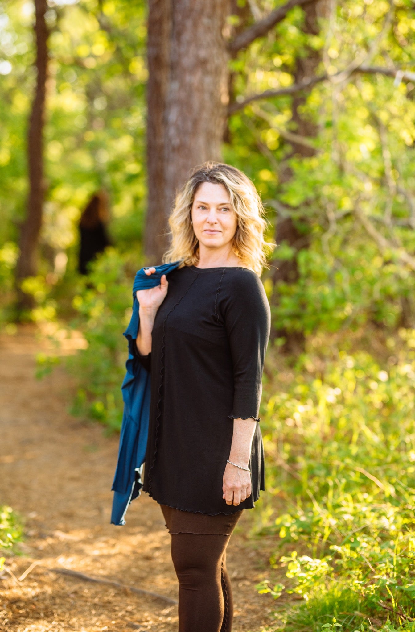 angelrox swing top in black