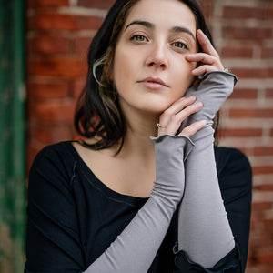 opera sleeves in moon with black swing top