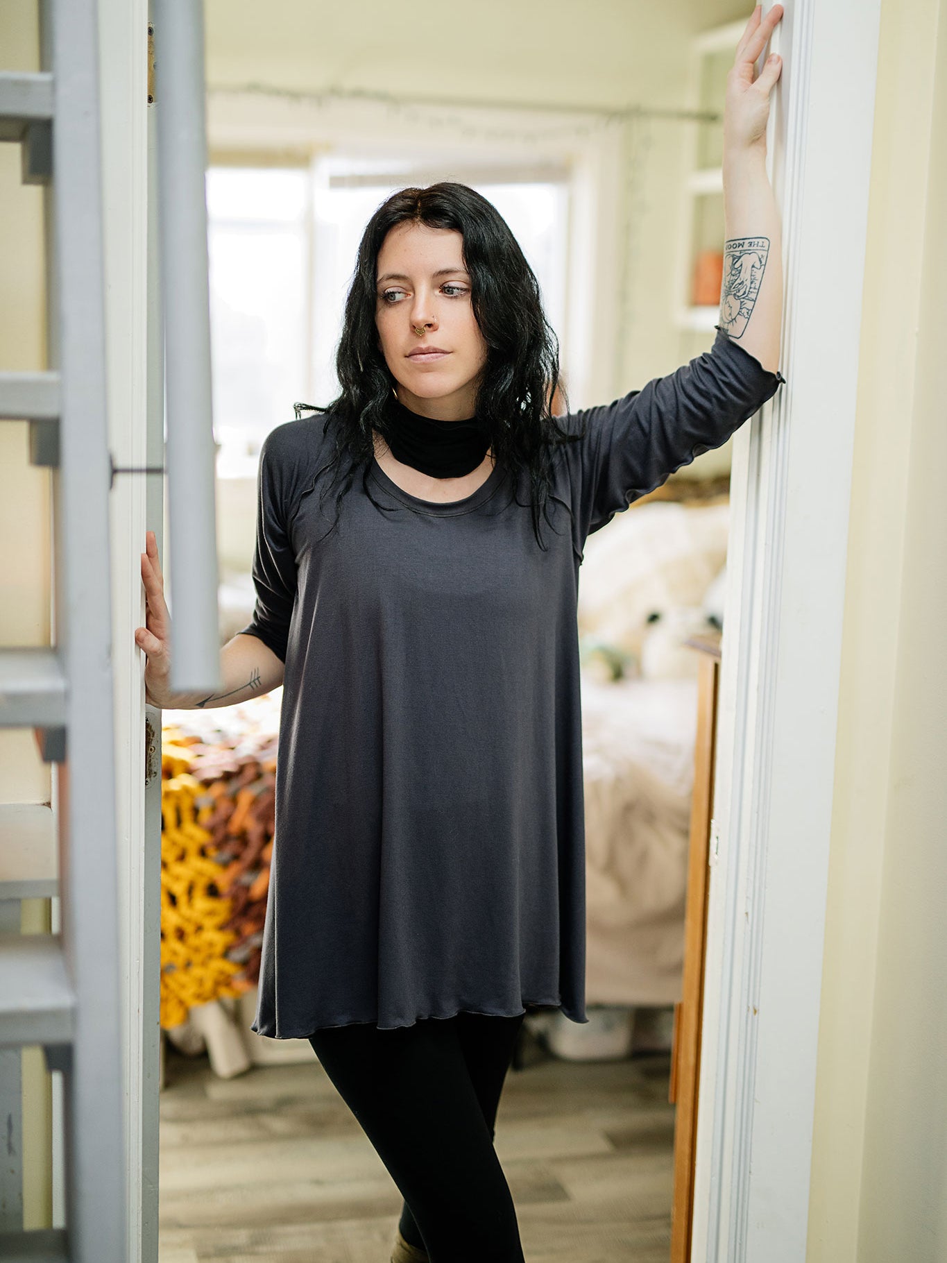 swing top in carbon, paired with black base leggings