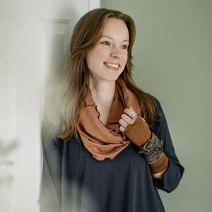 aria gloves in almond with cedar hourglass around neck and carbon swing top