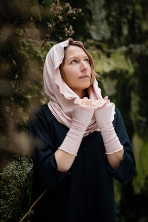 aria fingerless glove in ballet with loop in ballet and swing top in subtle black