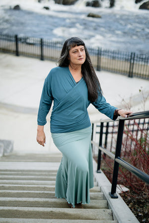 lady flirt in glass as a long skirt with prima jacket in ocean