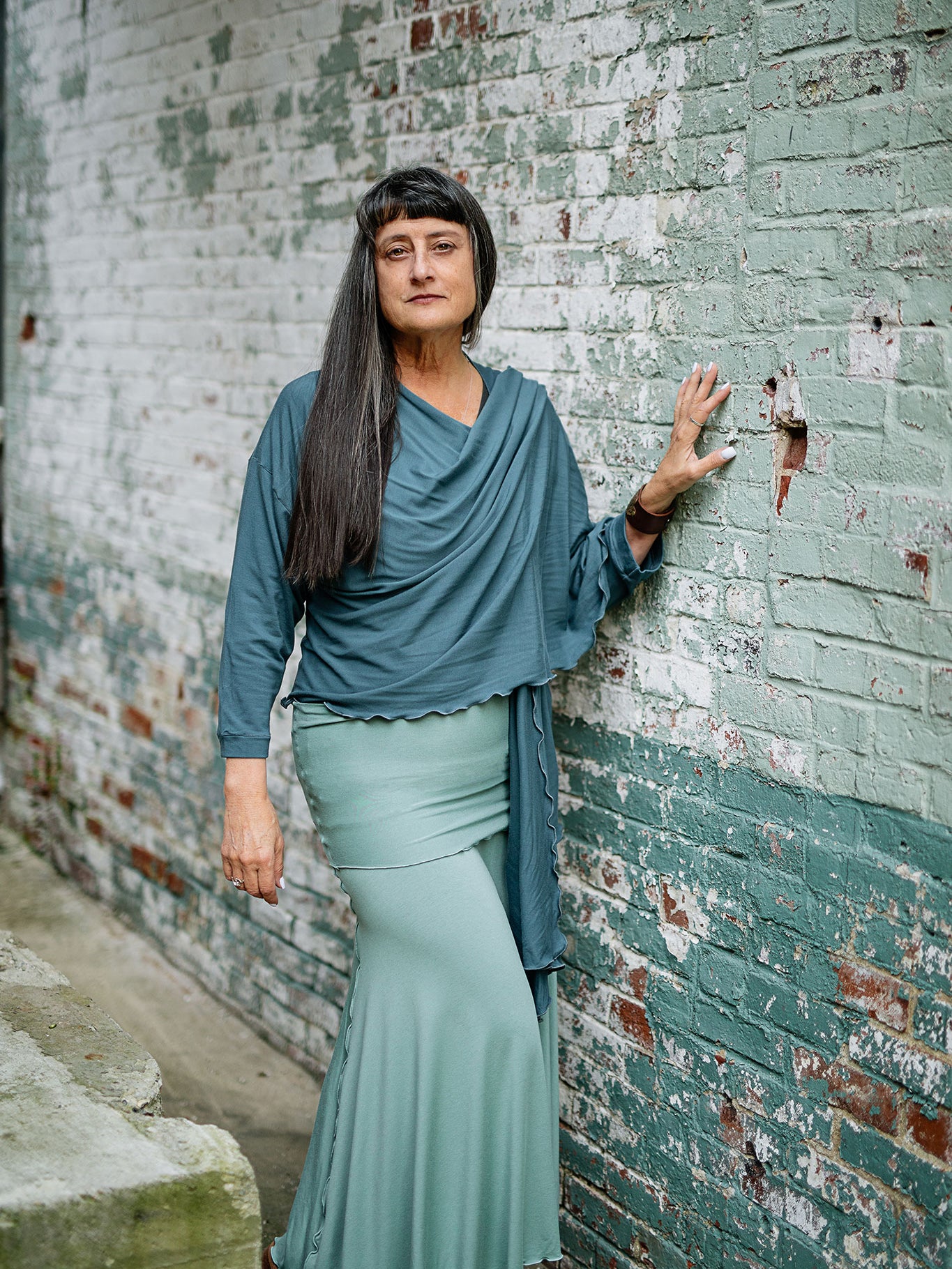 lady flirt in glass as a long skirt with prima jacket in ocean