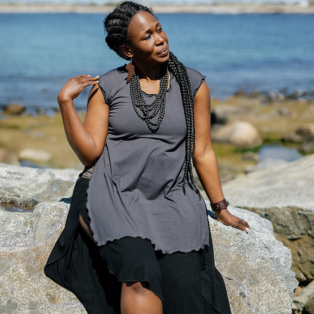 doublet layer top in carbon with black petal pant