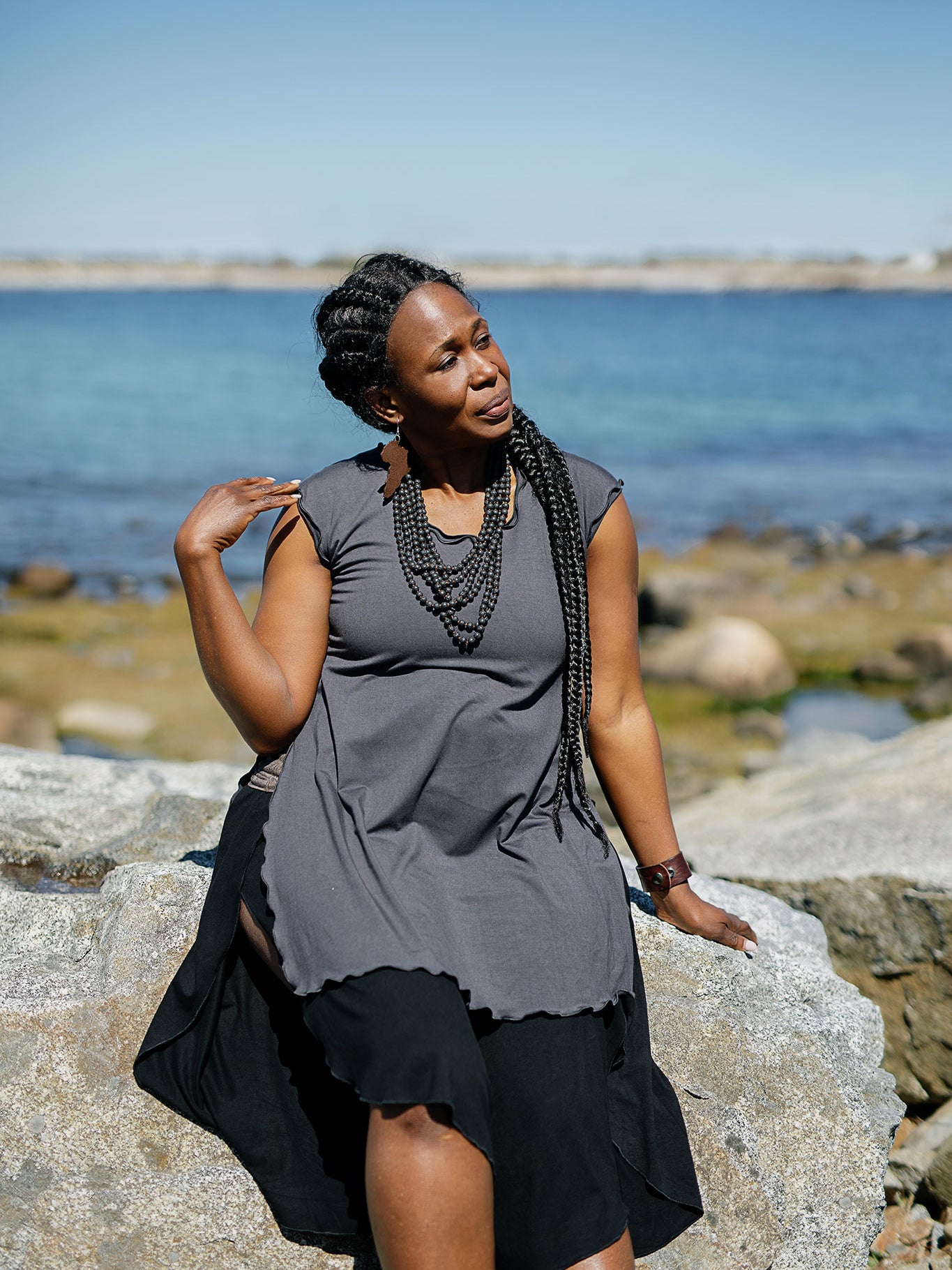 doublet layer top in carbon with black petal pant