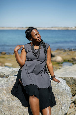 doublet layer top in carbon with black petal pant