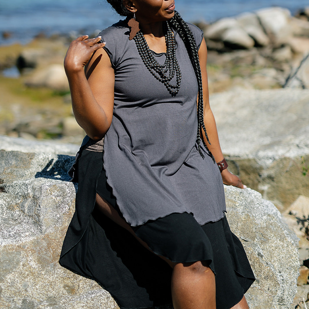 doublet layer top in carbon with black petal pant