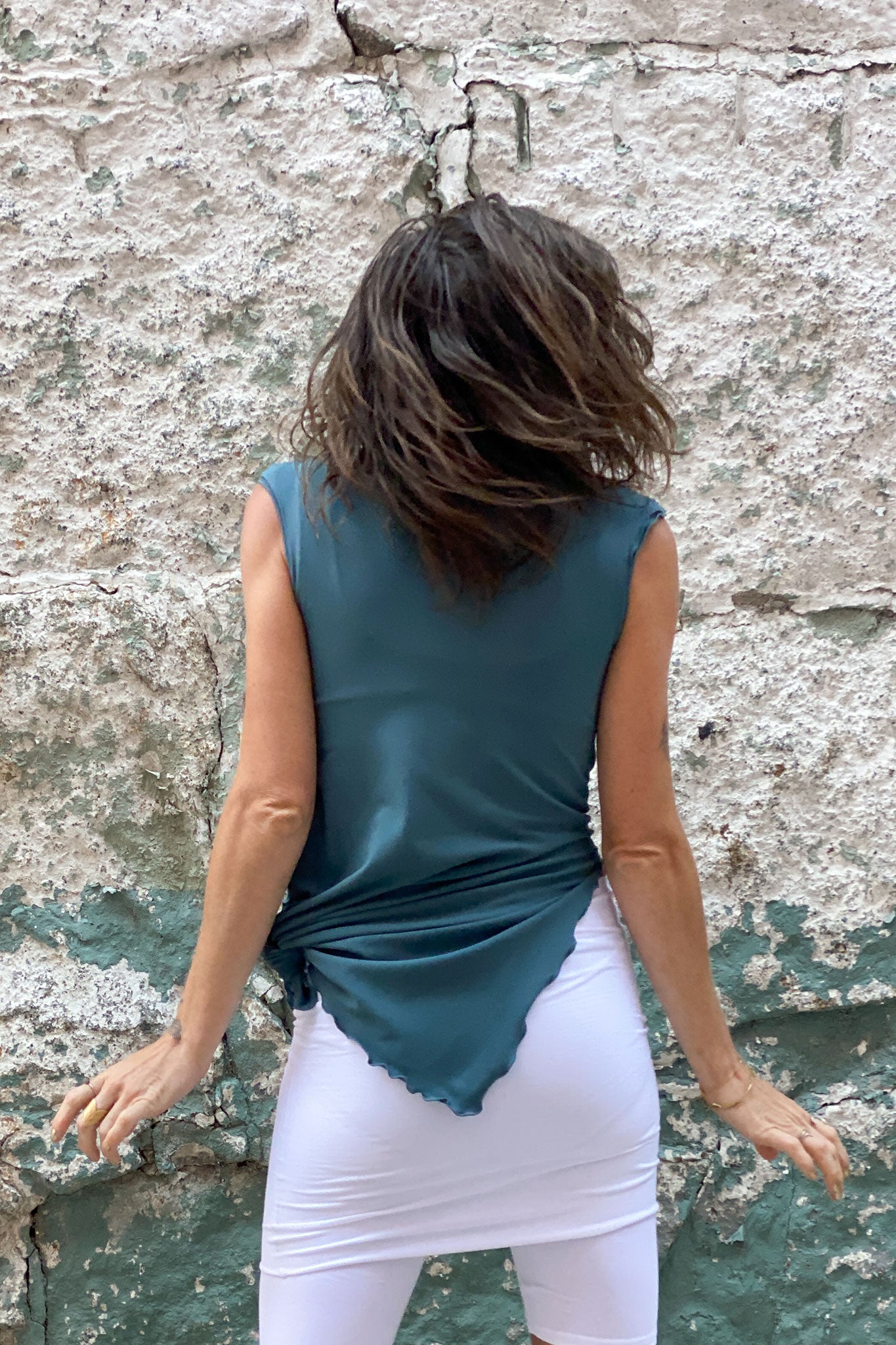 hiker convertible short in white with doublet in ocean