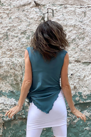 hiker convertible short in white with doublet in ocean