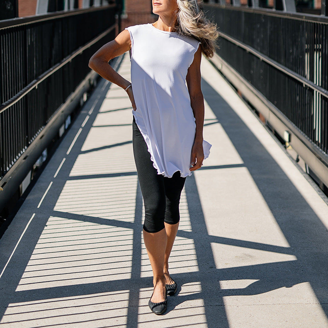 capri base in black + white double t