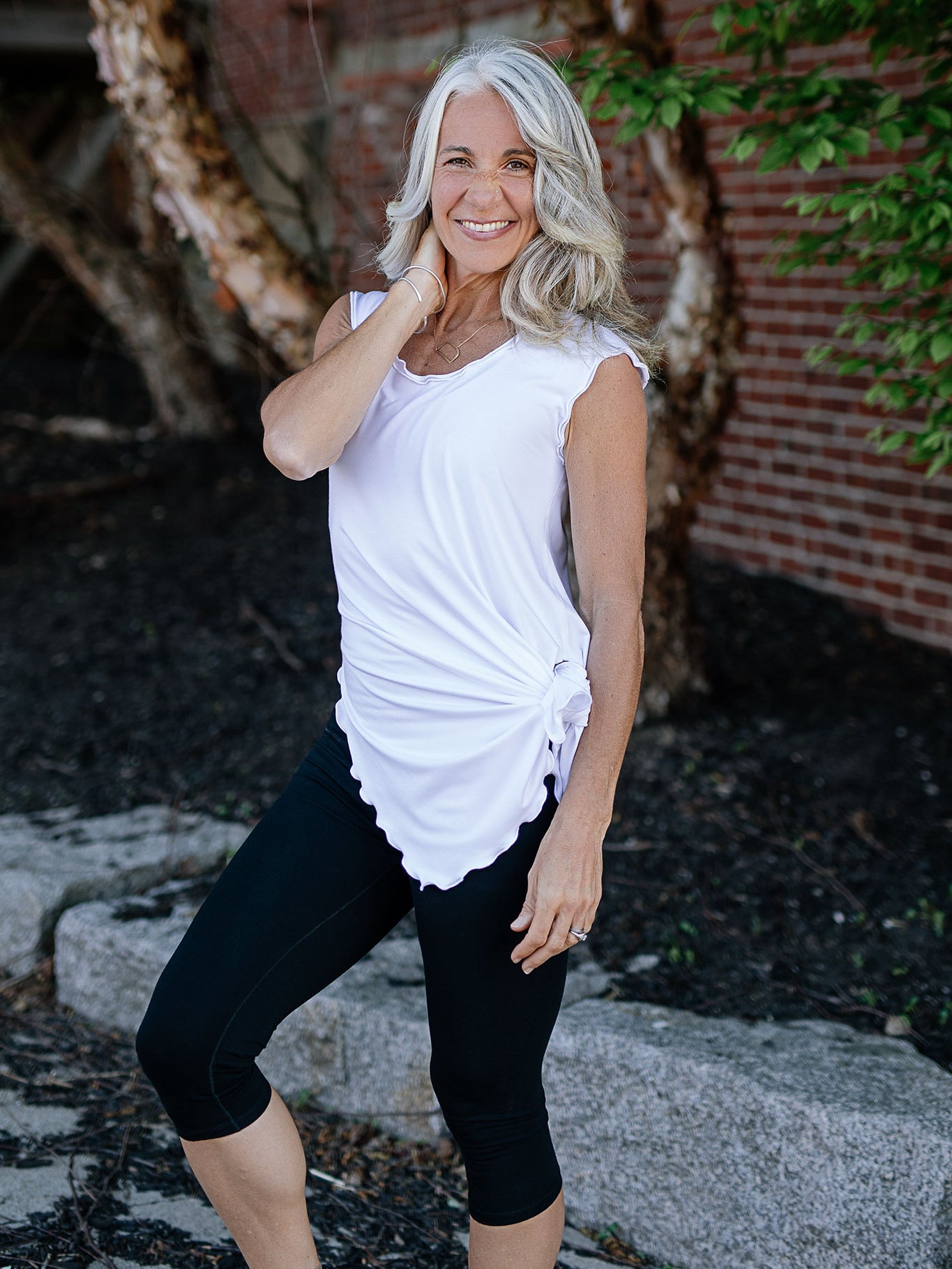 capri base in black worn with white daisy