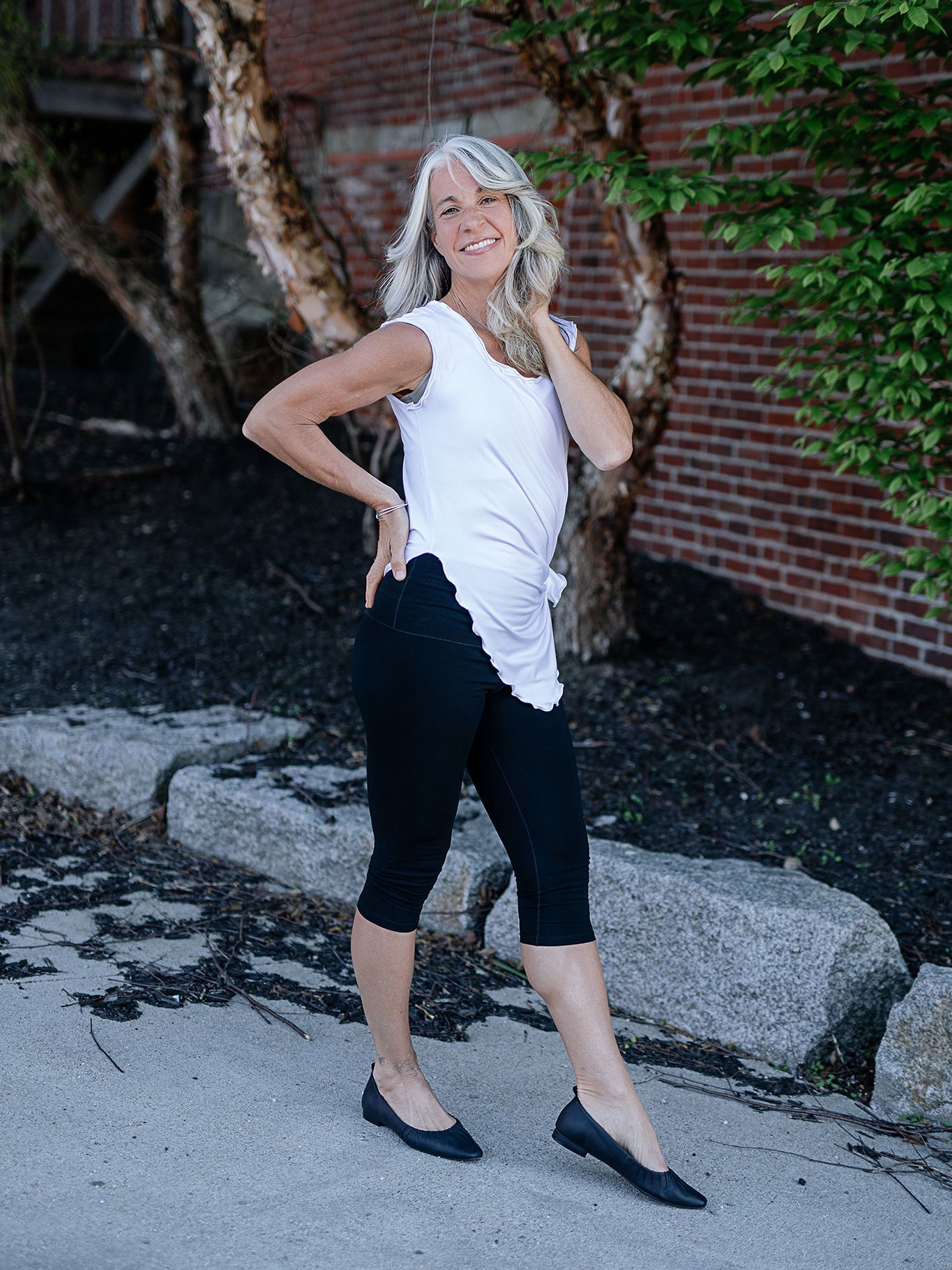 capri base in black + white daisy