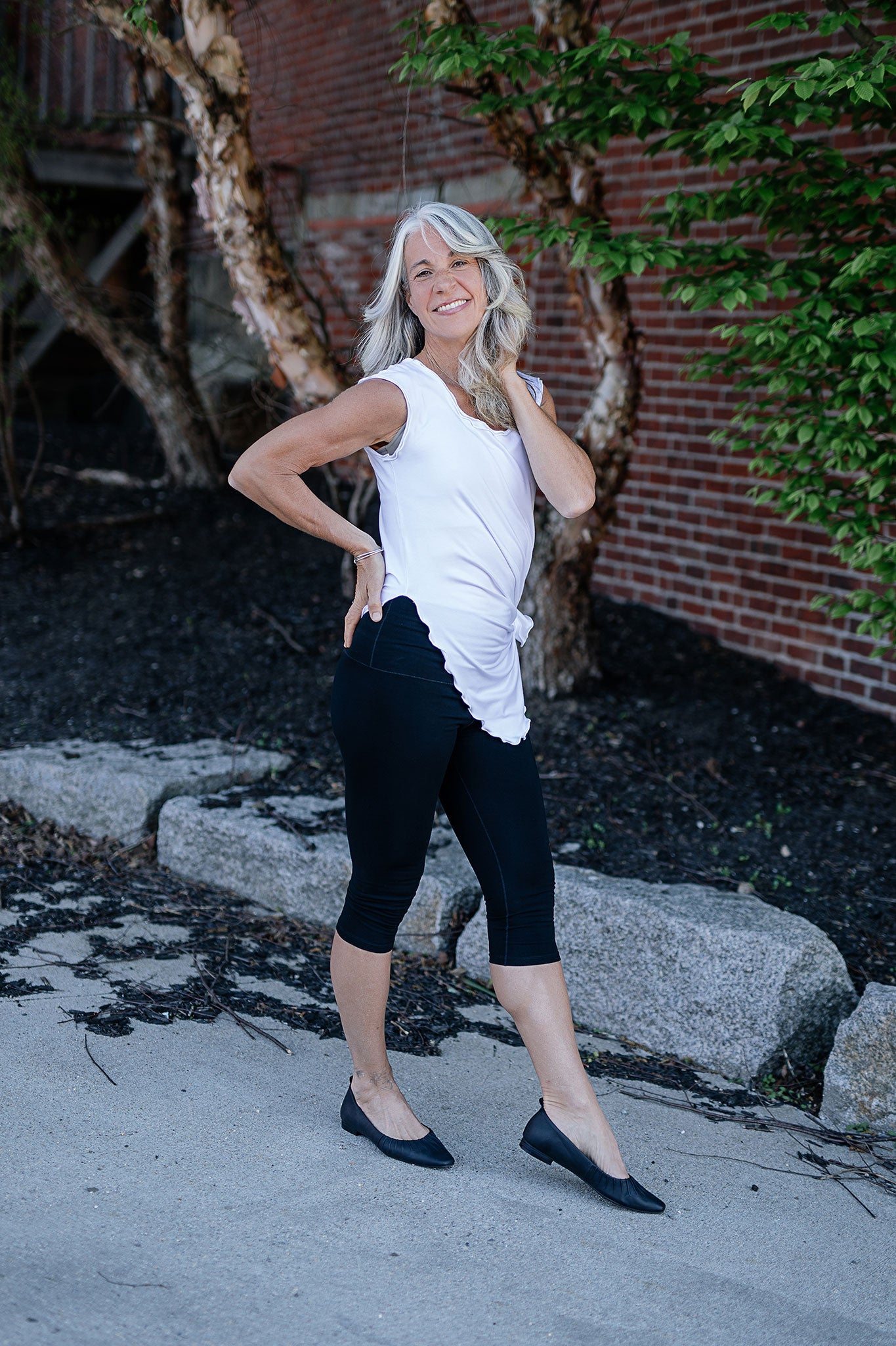 capri base in black + white daisy