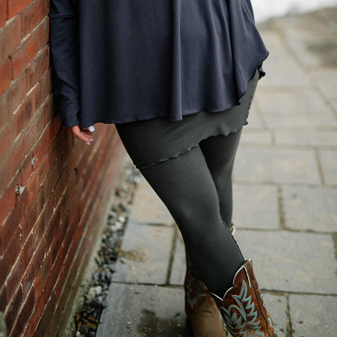 playsuit in ore with mountain in carbon