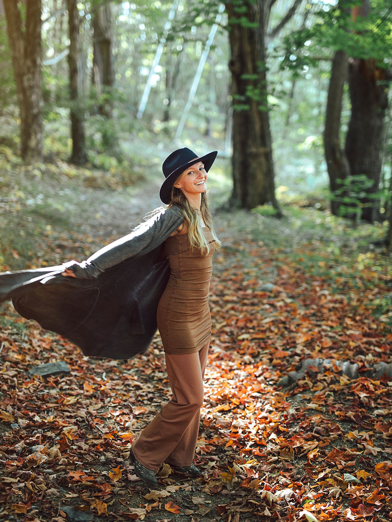 suger trouser in cedar with almond hourglass as a top and mineral riding coat