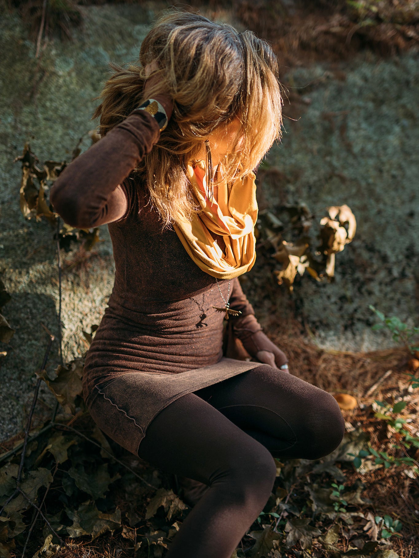 base legging in peat with vneck + hourglass in cedar mineral and amber loop