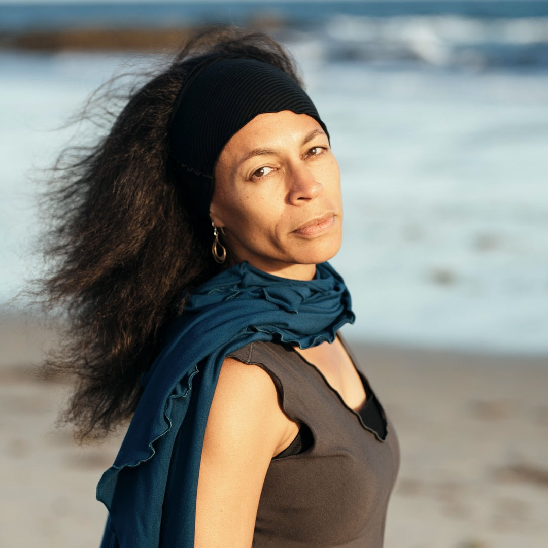 subtle stripe band with lake flirt