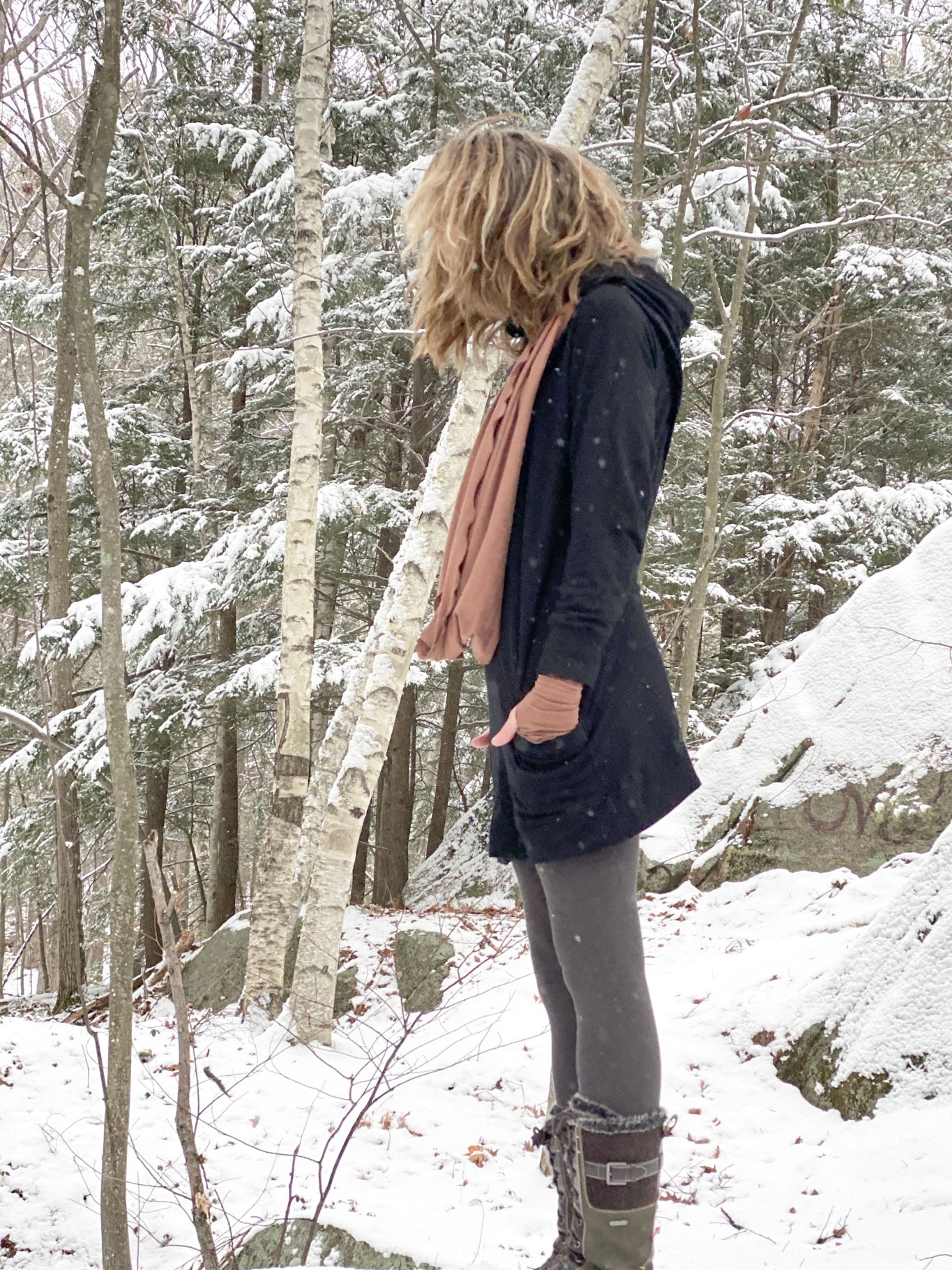 maeve hooded pullover in black