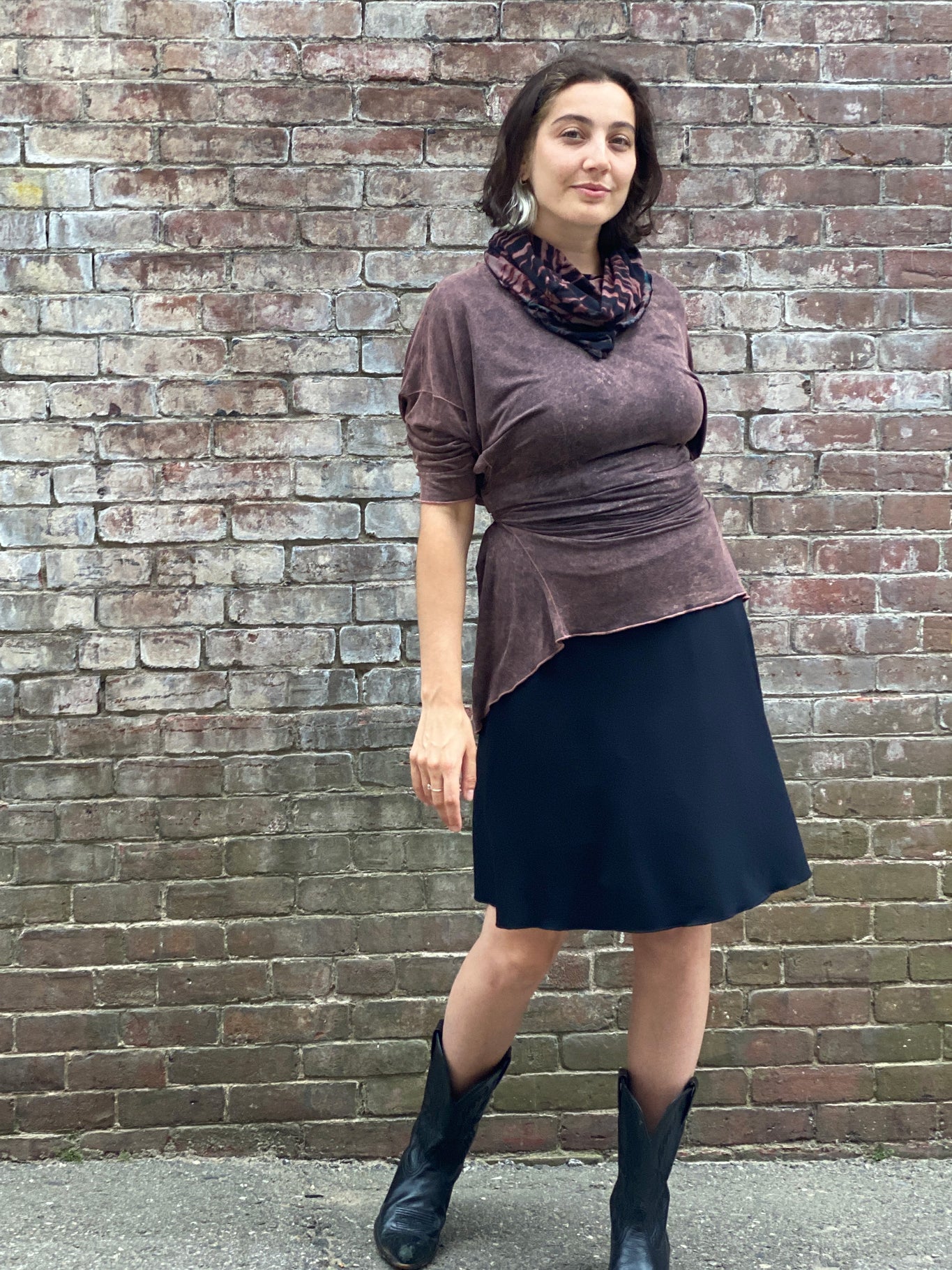 flip skirt in navy styled with reef mineral true pearl