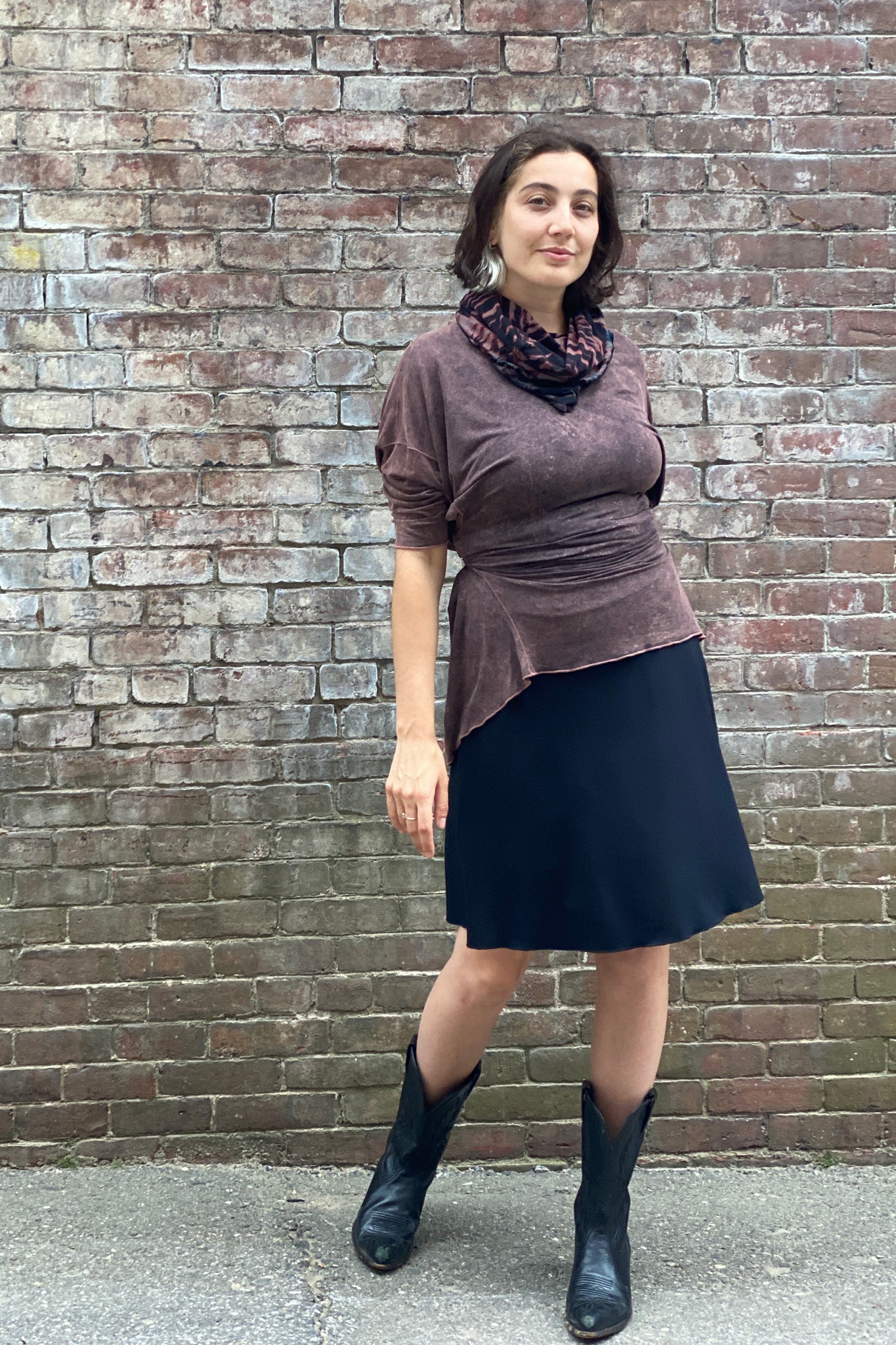 flip skirt in navy styled with reef mineral true pearl