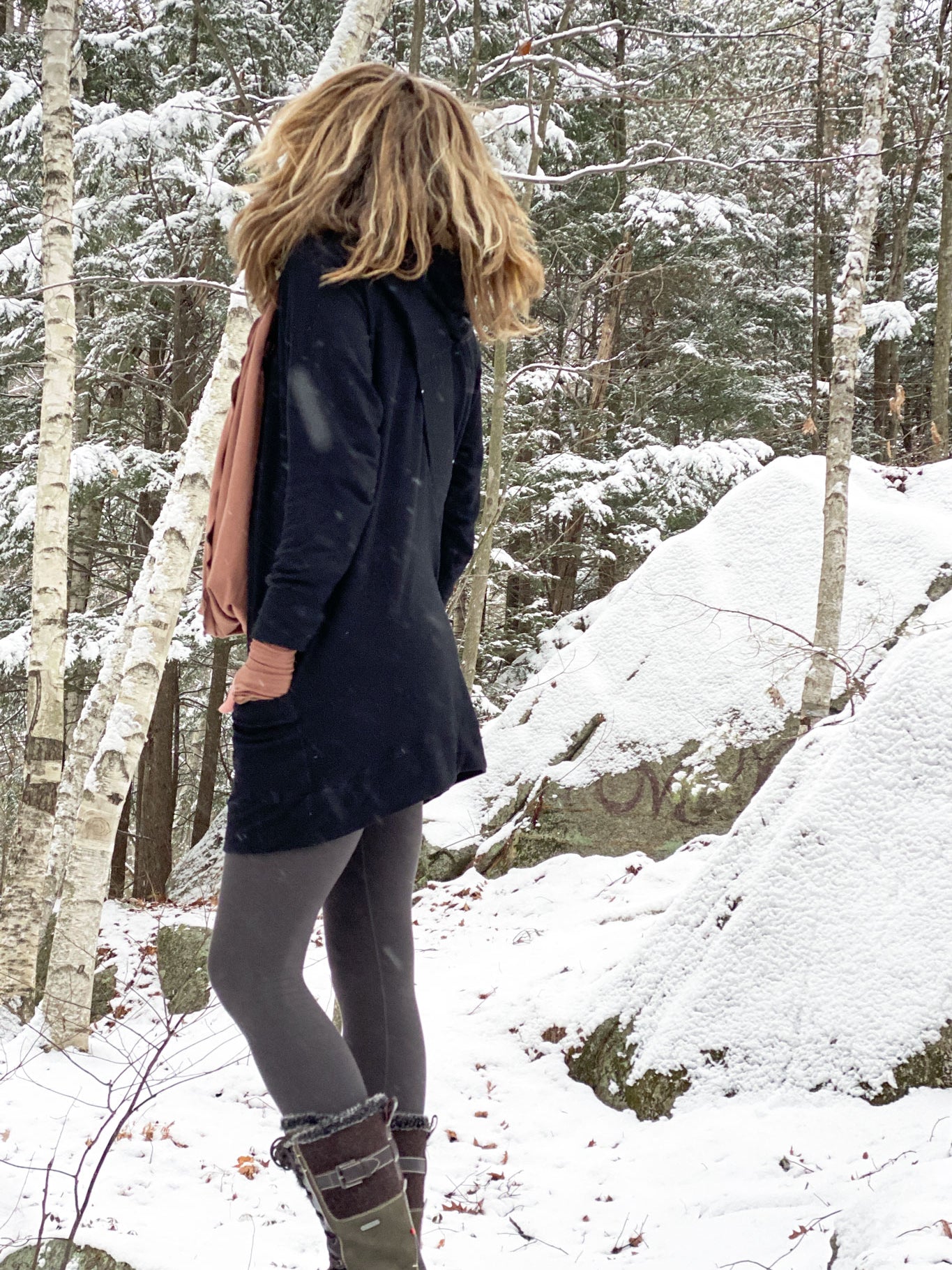 maeve hooded pullover in black