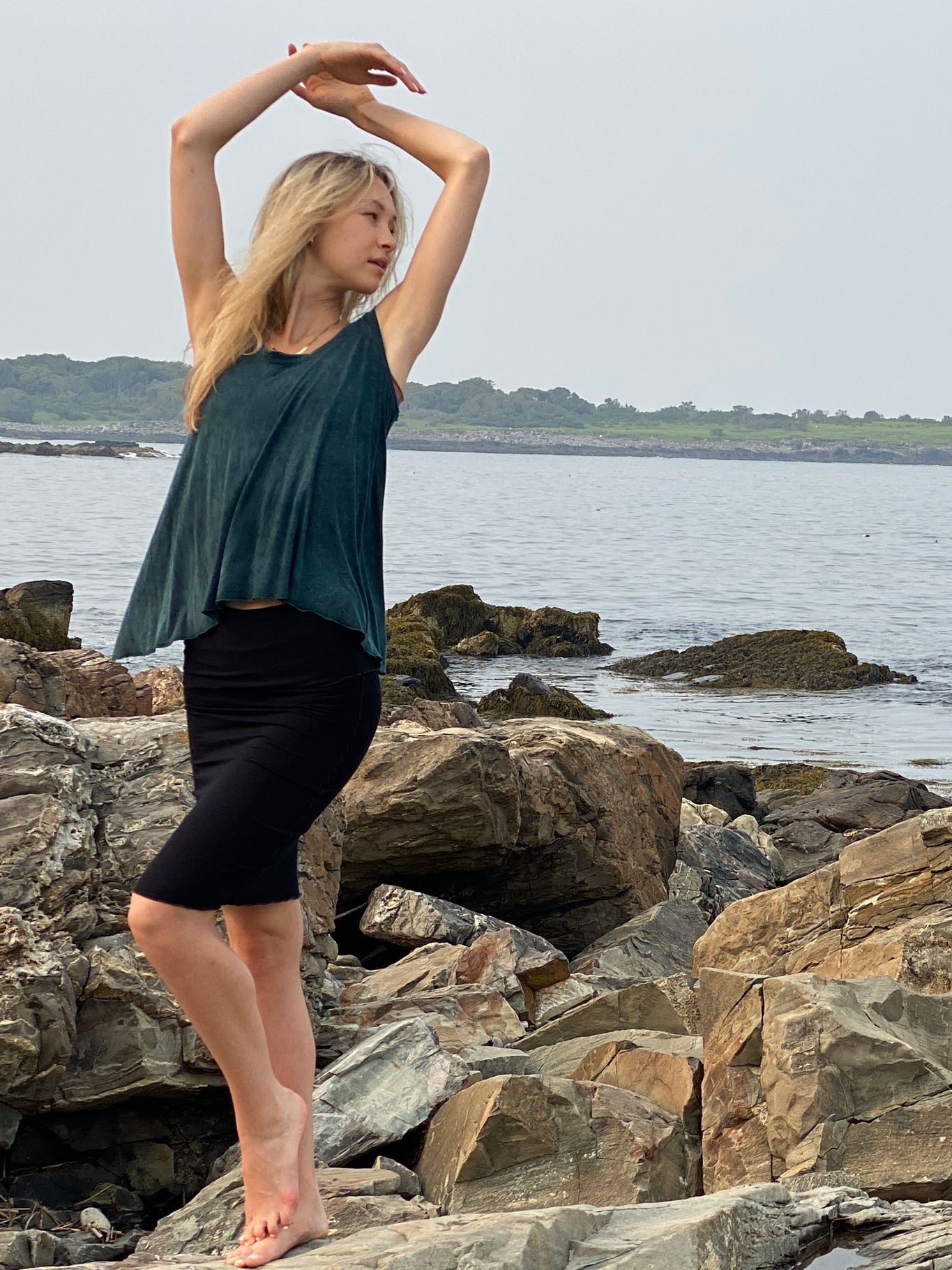 tulip tissue tank in blue mineral with hourglass in black as a skirt
