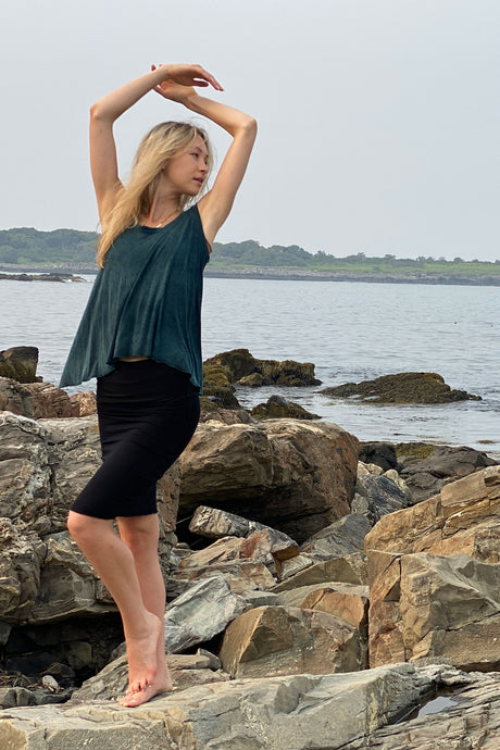 tulip tissue tank in blue mineral with hourglass in black as a skirt
