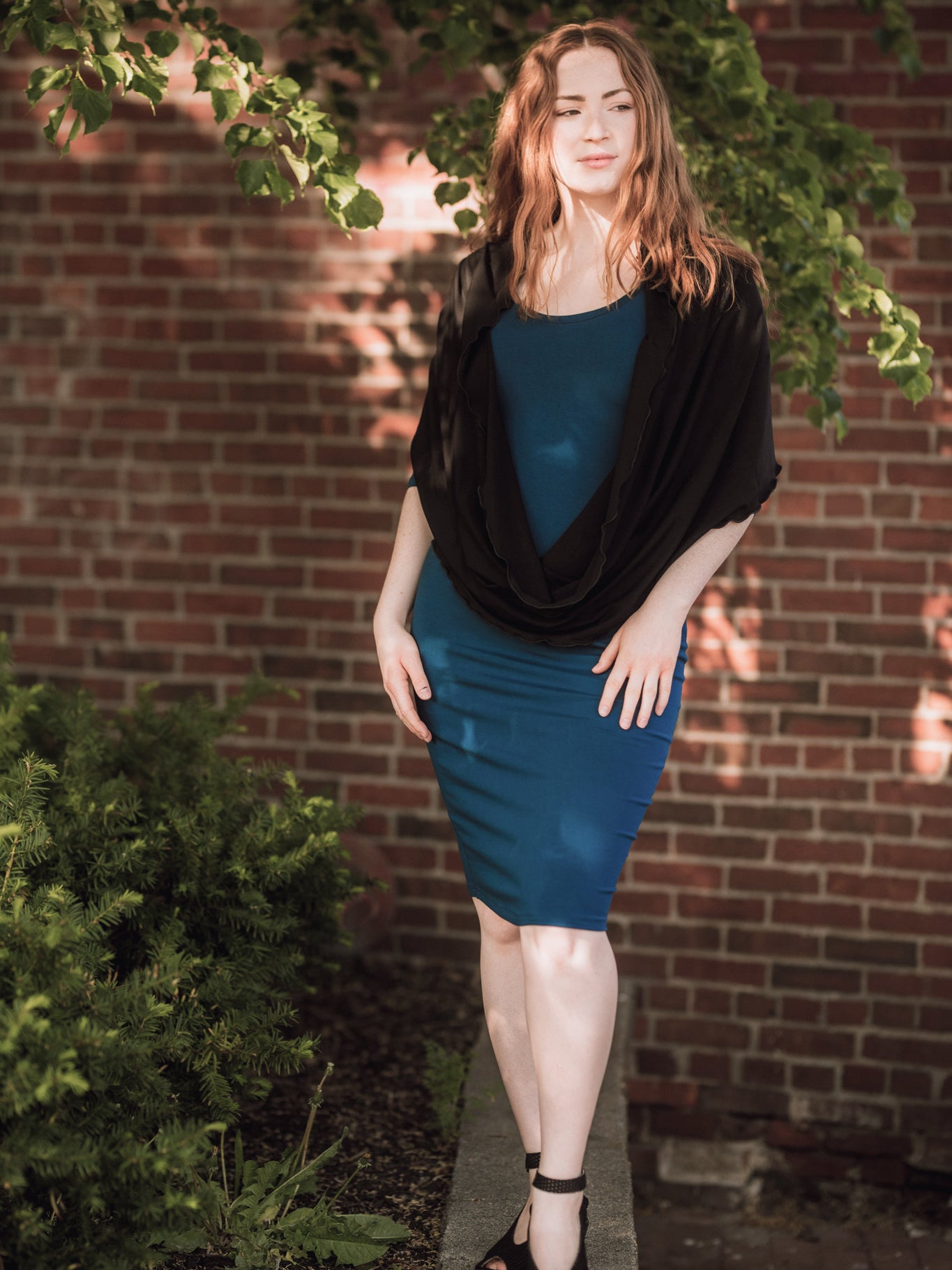 noble elegant dress in lagoon with black loop